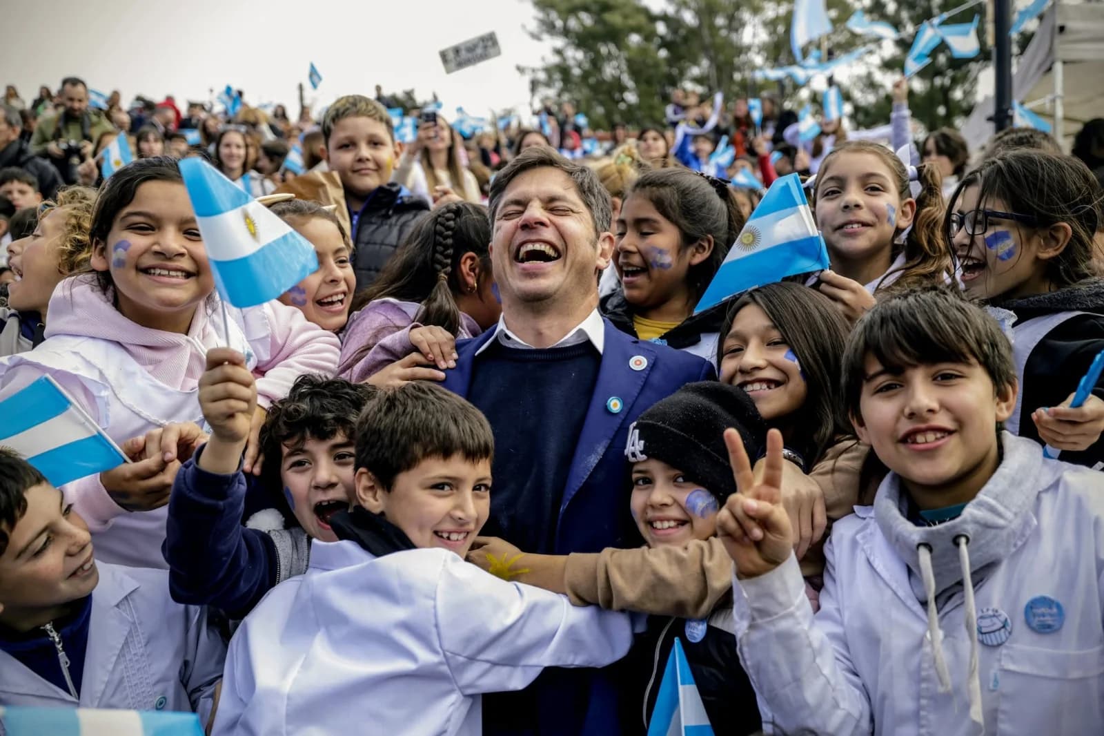 Escribe Axel Kicillof: "Soberanía, trabajo y desarrollo frente a la estafa electoral de Milei"