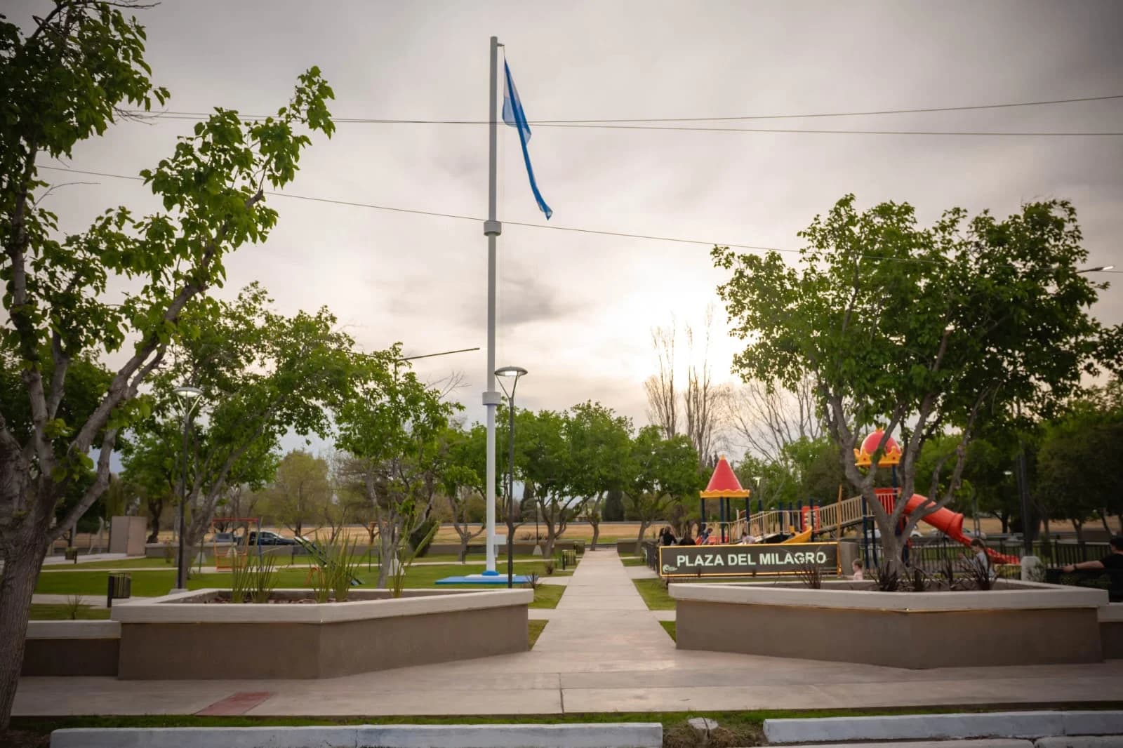 Santa Lucía inauguró la remodelación integral de la Plaza del Milagro