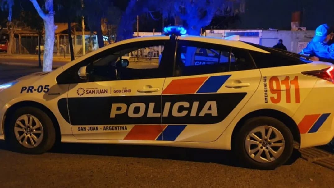 Cuatro encapuchados ingresaron a una casa y escaparon con una notebook y dinero