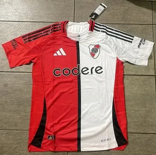 Robó una camiseta de river y lo detuvieron